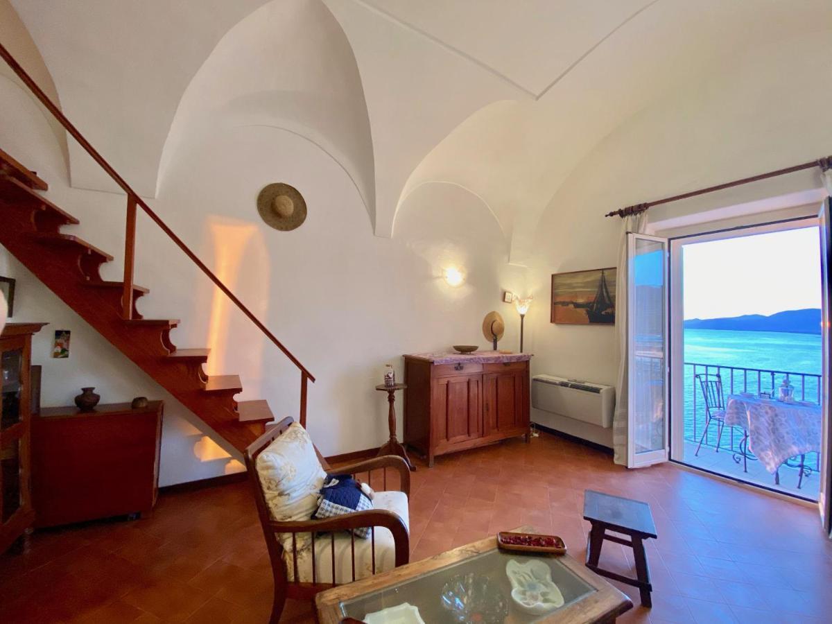 Holidaycasa Romano - Vacanza Nel Cuore Di Sperlonga Exterior photo